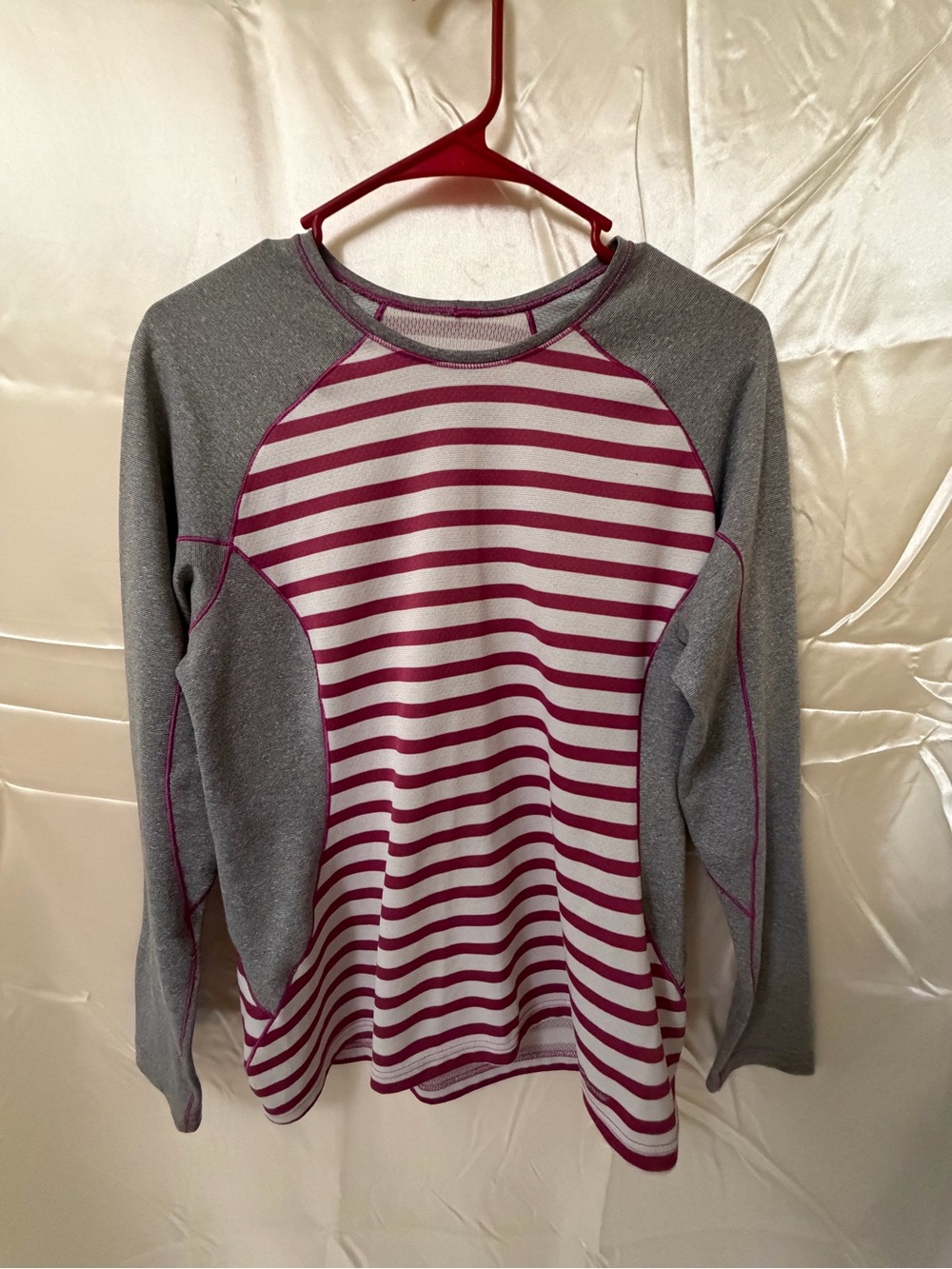 Patagonia Capilene Midweight Crew Women M Gray Purple Stripe Baselayer 44463